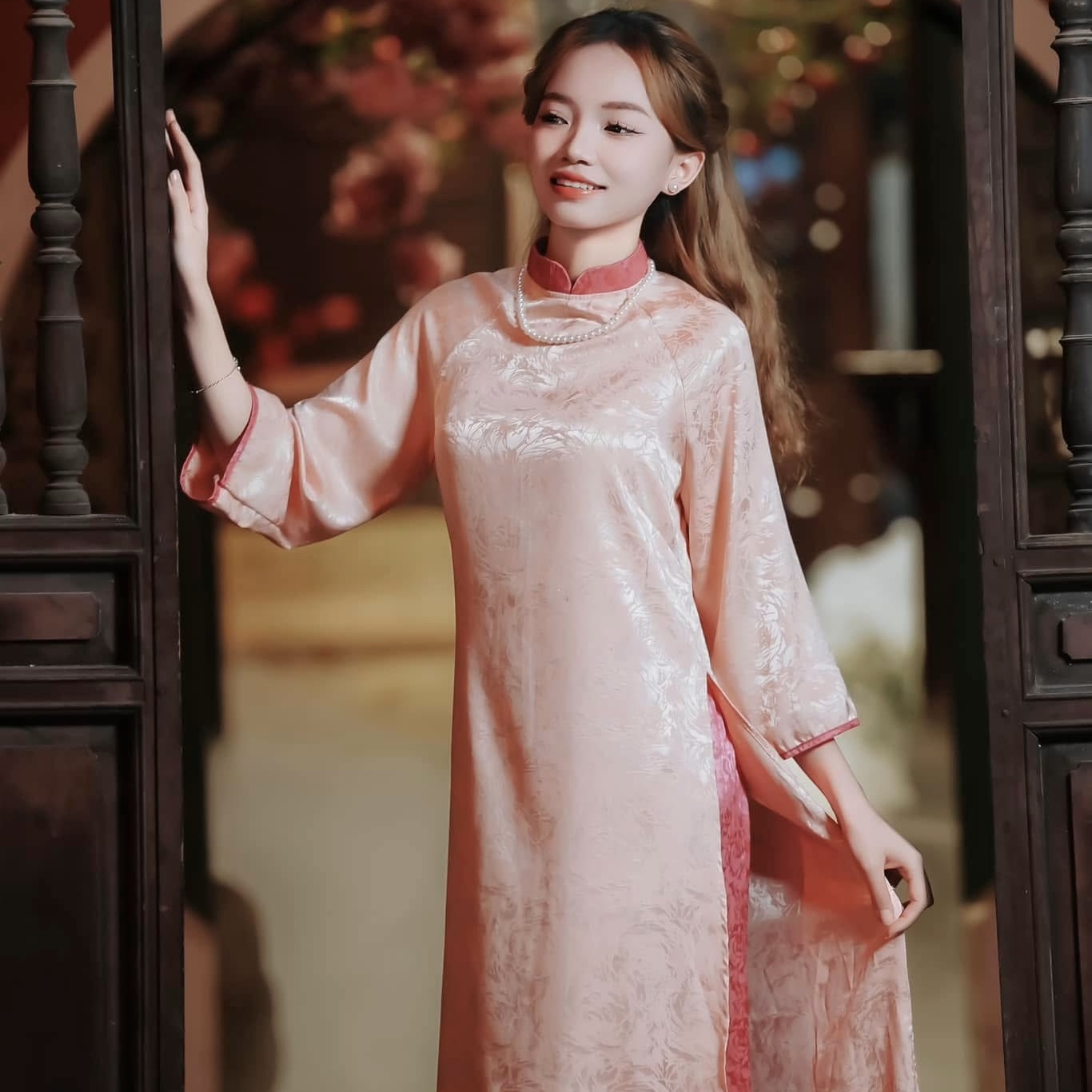 Áo dài hồng viền hồng đậm
