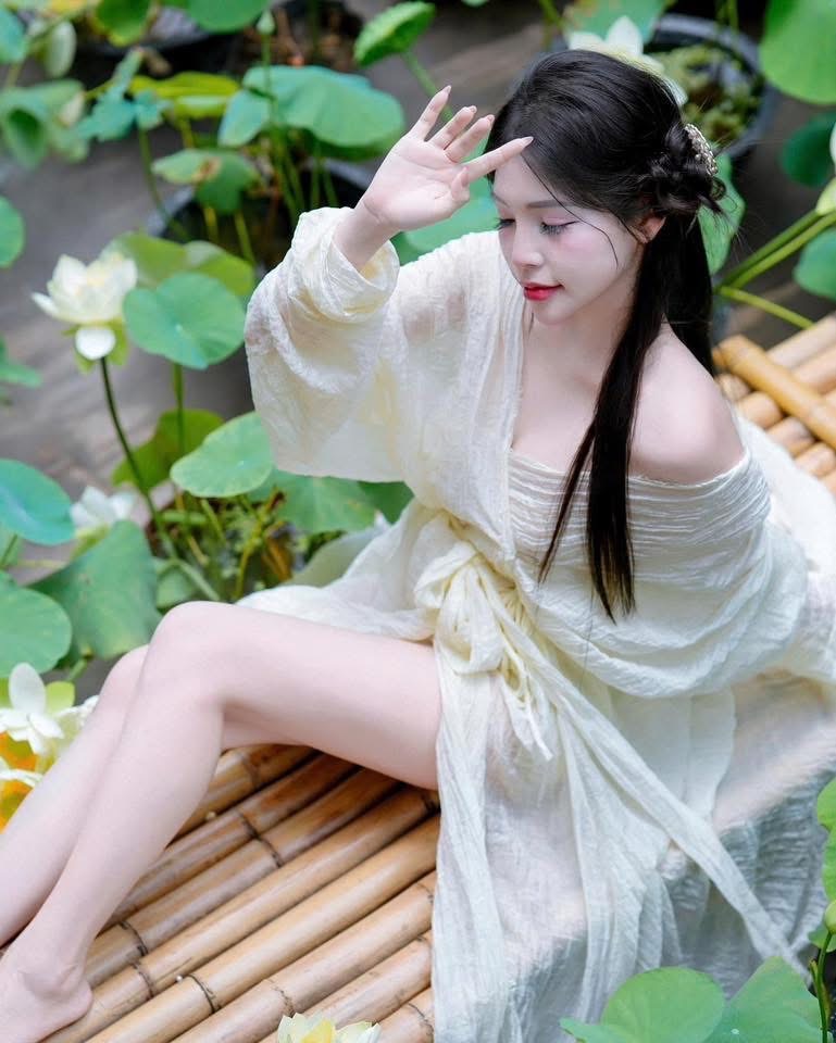 Hán trắng kem hiện đại thắt eo (chỉ combo599) KHAC08